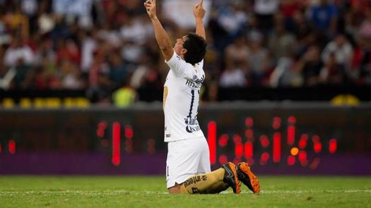 El argentino Alustiza anota dos goles en el triunfo del Pumas que accede a octavos