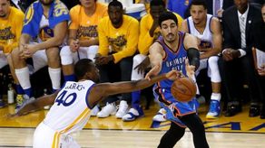 El pívot Kanter de la NBA cambia su apellido por el de Gülen