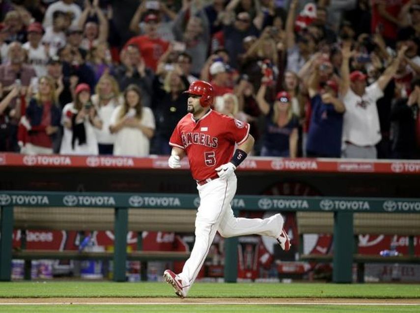 Pujols agiganta su leyenda al completar 1.000 imparables