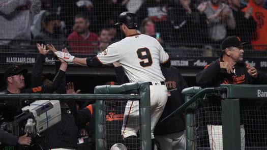 3-2. Belt anota en error ante Dodgers y los Gigantes recuperan el liderato en solitario