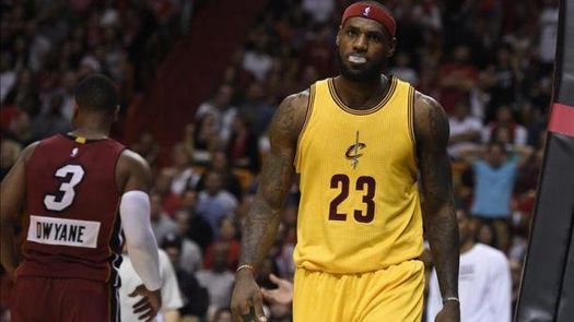 LeBron James será baja al menos por dos semanas por sus lesiones