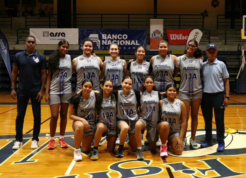 Foto grupal del equipo Sub-16 del Instituto Justo Arosemena.