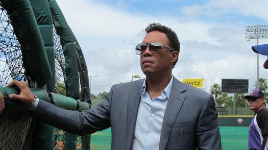 Roberto Alomar presenta el equipo de desarrollo para la liga invernal de Puerto Rico