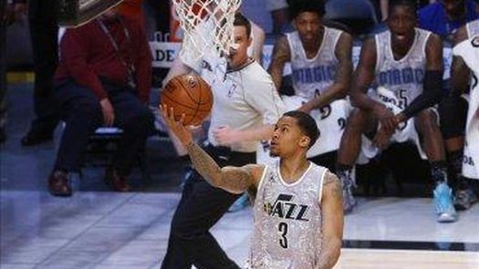 82-75. Burke conduce a los Jazz a su segunda victoria consecutiva