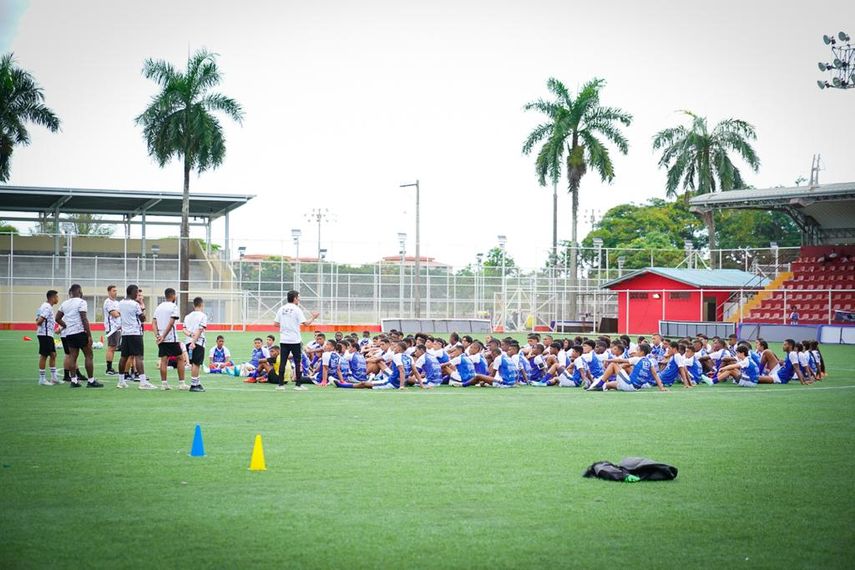 Real Oviedo llegó a Panamá para realizar clínica de fútbol