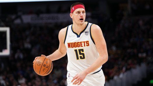 Nikola Jokic se convirtió en el primer jugador en la historia de la NBA con una temporada de 2 mil puntos, mil rebotes y 500 asistencias