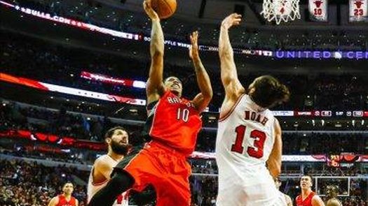 99-96. DeRozan anotó 42 puntos y le ganó el duelo individual a Harden