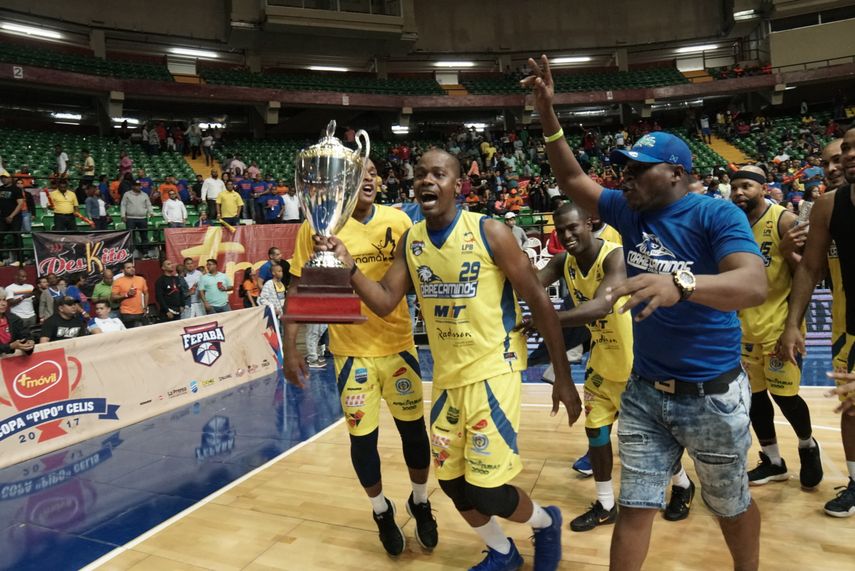 Correcaminos de Colón se coronan tricampeones de la LPB