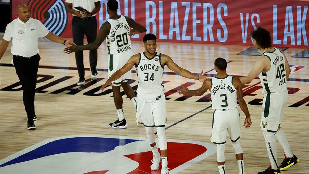 109-107. Antetokounmpo, Middleton y Holiday le dan el primer triunfo a los Bucks