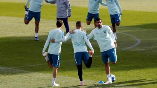 Costa, Savic y Gelson vuelven a la convocatoria; Giménez, baja por lesión