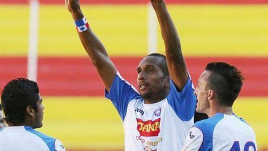 Anel Canales anotó en el triunfo del Firpo ante la UES