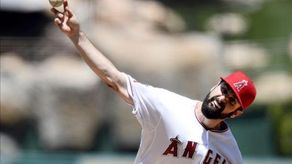 8-2. Shoemaker controla desde el montículo a los Marlins