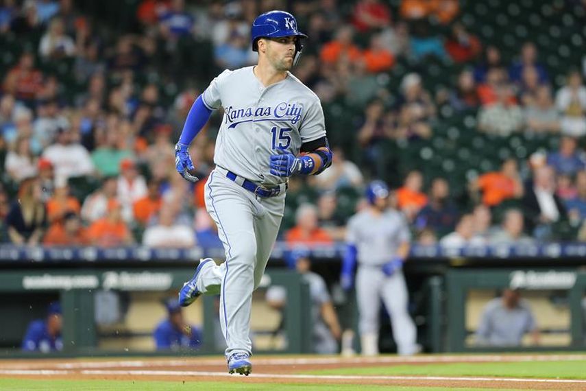 14-5. Merrifield jonronea y dirige el ataque contra los Mellizos