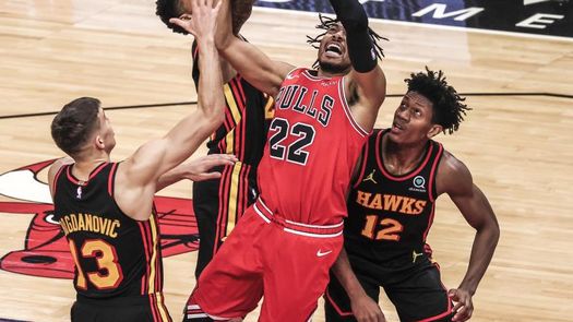 104-124. Young y Hawks arruinan debut de Donovan como entrenador de Bulls