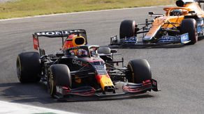Verstappen arrebata la pole a Hamilton; Sainz séptimo y Alonso, undécimo