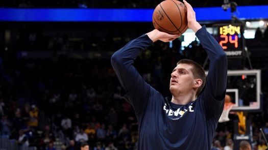 119-110. Jokic logra triple-doble en la victoria de los Nuggets