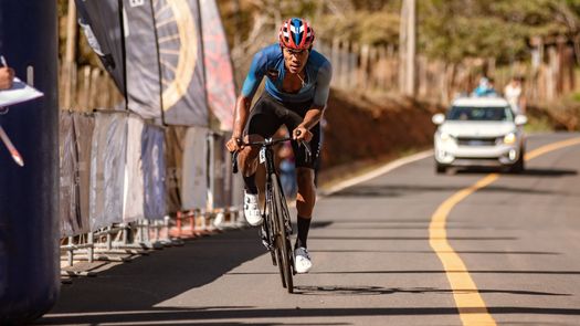 Christofer Jurado se coronó en la cronoescalada de la LEAPP, celebrada en Cerro Azul.
