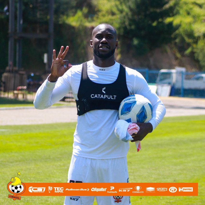 Cecilio Waterman anota un hattrick con Cobresal