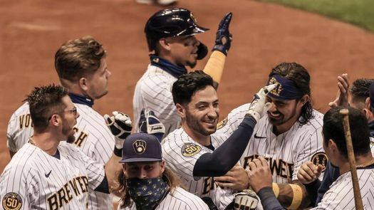 1-0. Yelich conecta de sacrificio para la victoria de los Cerveceros