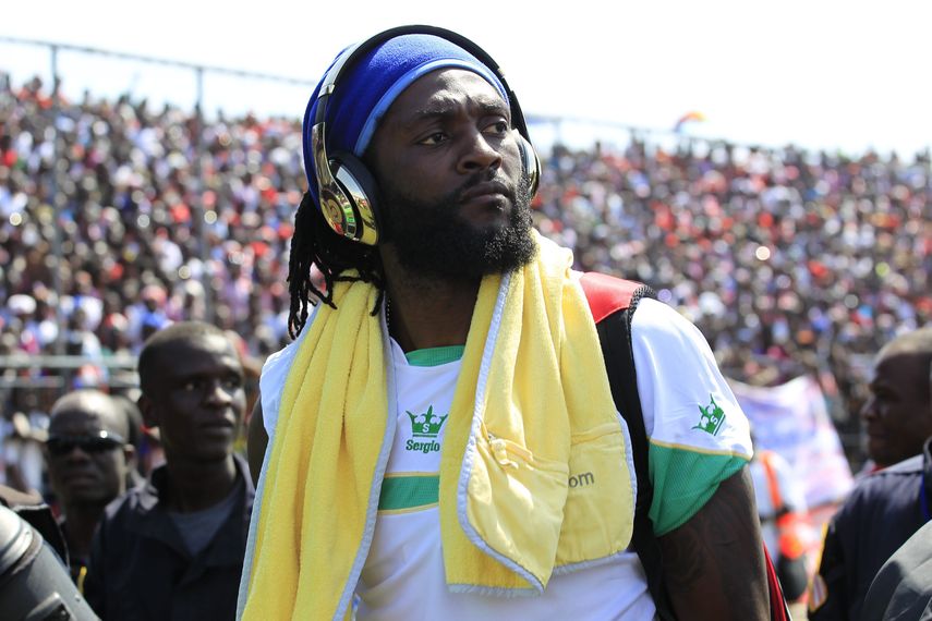 Adebayor anima al reclutamiento de socios para fichar por el Olimpia