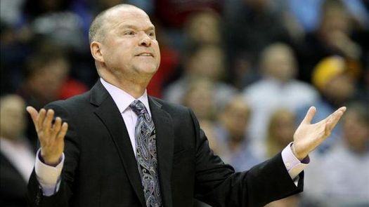 Un informe señala que los Kings despiden al entrenador Mike Malone