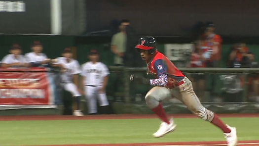 El corredor panameño José González fue puesto out tratando de anotar en el tercer episodio del juego ante Japón, elenco que mostró un sólido cuerpo de pitcheo. Foto: Cortesía/WBSC