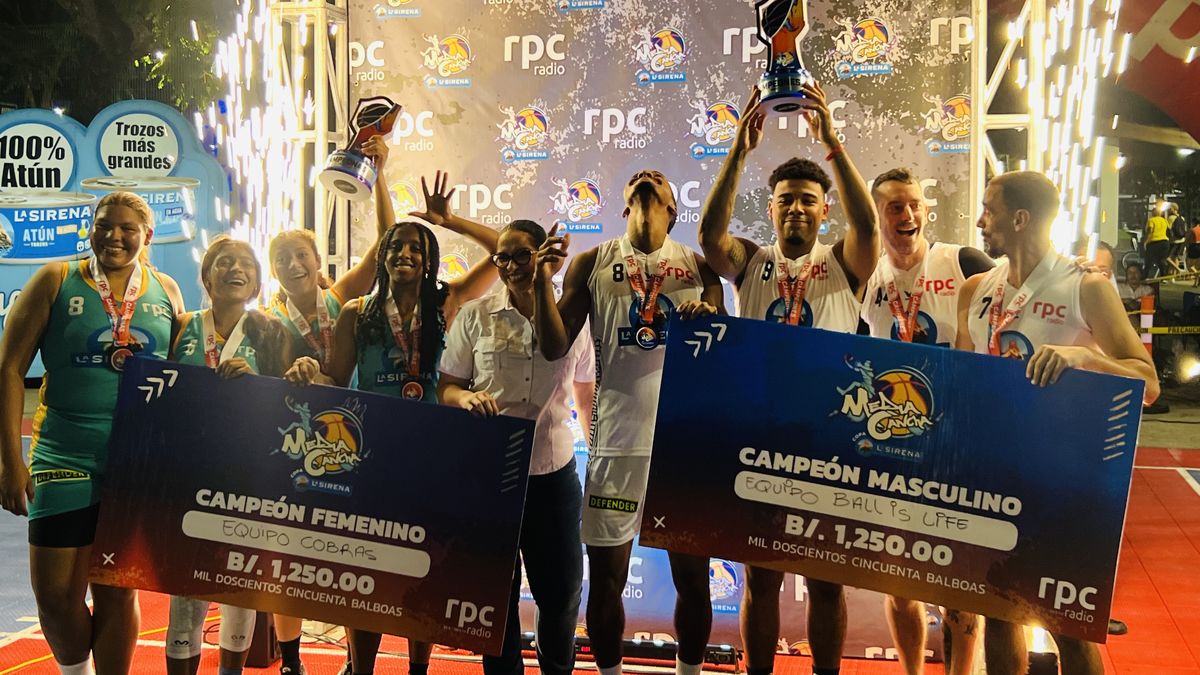 Los equipos campeones de las categorías Femenina y Masculina celebrando sus títulos. 