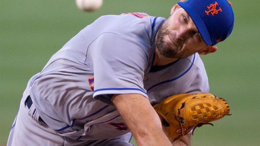 Los Rays firman al diestro Wacha