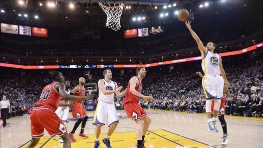 Los Warriors ayudan a los Rockets en la lucha por el título de la división; los Raptors ganan el suyo