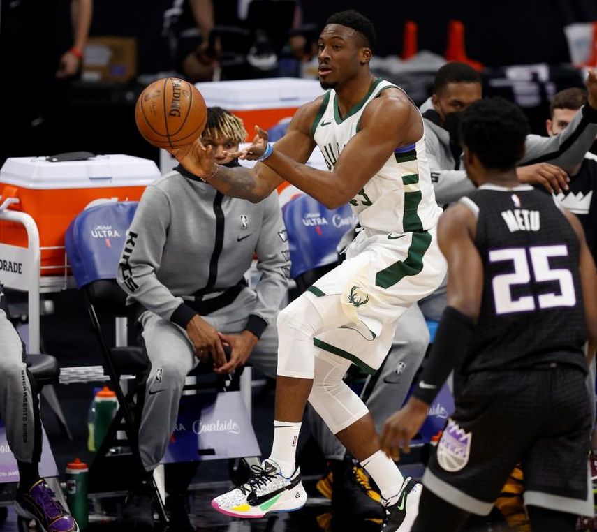 128-129. Ante Kings, Jrue Holiday, líder de Bucks en ausencia de Antetokounmpo