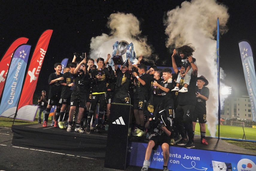 Los Raiders del Brader logran el bicampeonato de Liga Jr