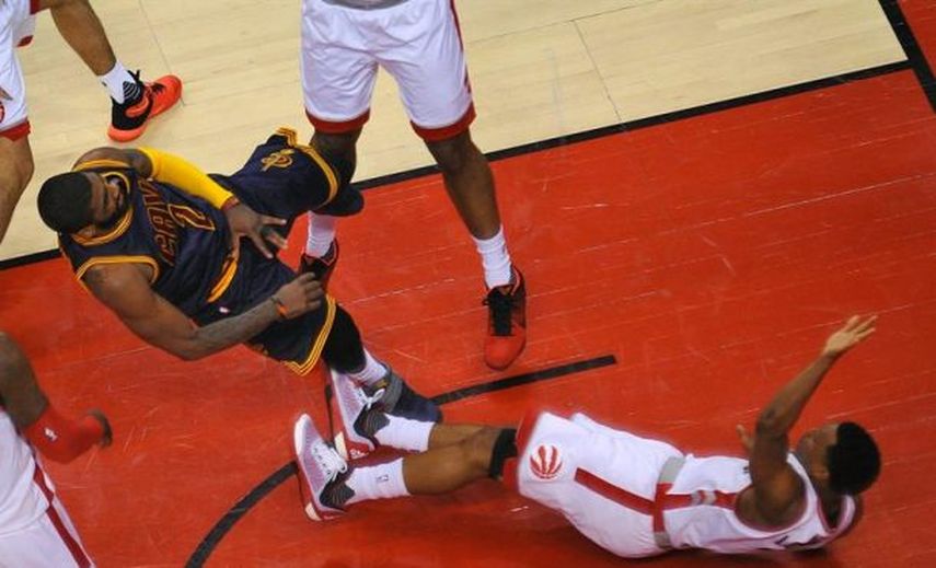 105-99. Lowry y DeRozan dejan a James e Irving con la segunda derrota seguida