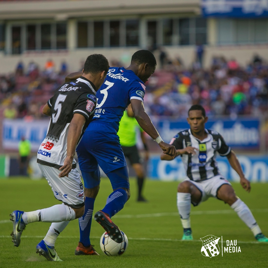 El Tauro domina en el Rommel Fernández