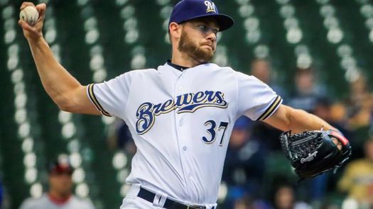 7-2. Houser controla desde la lomita a los Piratas