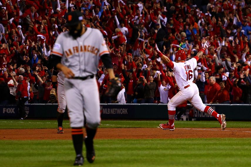 5-4. Wong pega el jonrón ganador y los Cardenales empatan la serie (1-1)
