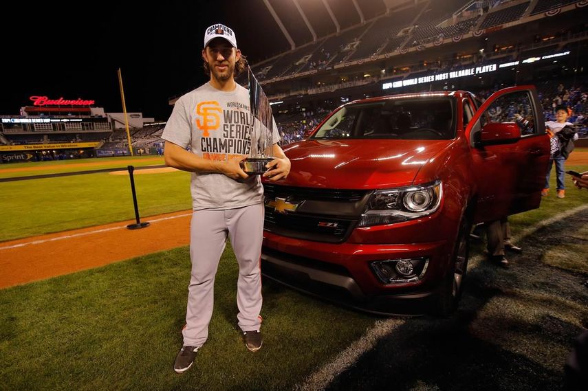 Bumgarner antes de ganar el MVP superó la marca de Schilling