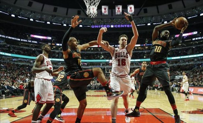 Pau Gasol aportó otro doble-doble sin recompensa, Rubio brilló ante Raptors