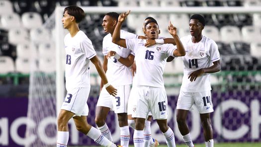 La selección Sub-20 de Panamá celebrando su segundo gol en el partido. 