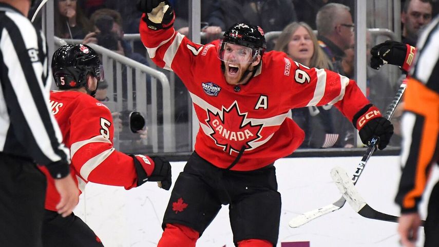 Connor McDavid celebrando el gol de oro en el partido de campeonato del 4 Nations Face-Off 2025 de la NHL.&nbsp;