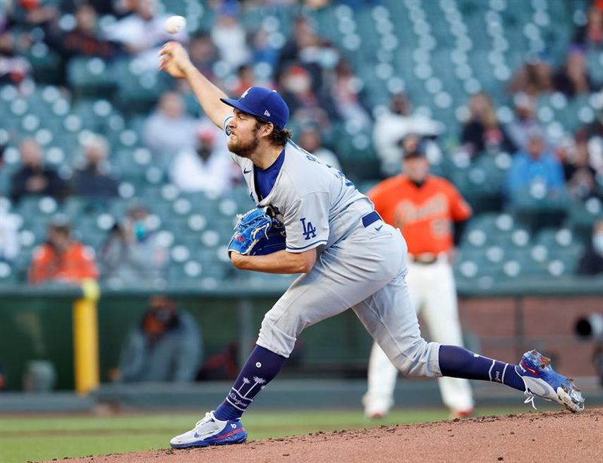 2-1. Bauer lanza sólido y supera a los Gigantes