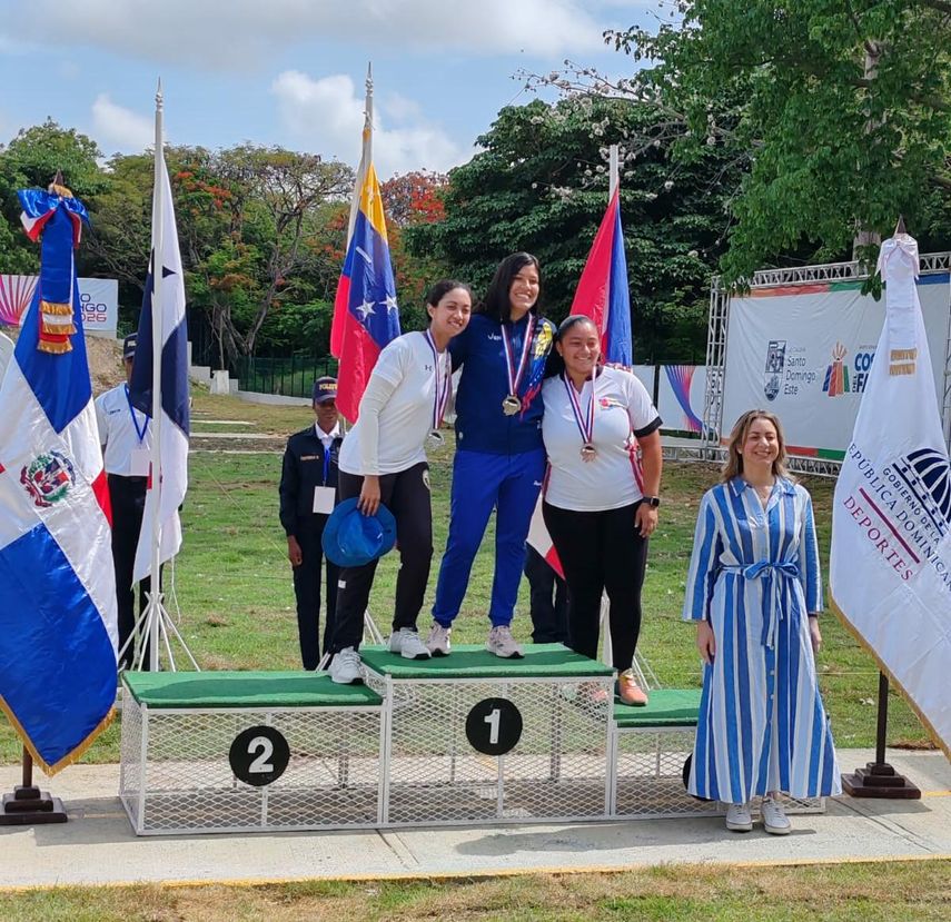 Gisela Cowan se llevó la presea de plata en la X Copa Merengue de Tiro con Arco de República Dominicana.&nbsp;
