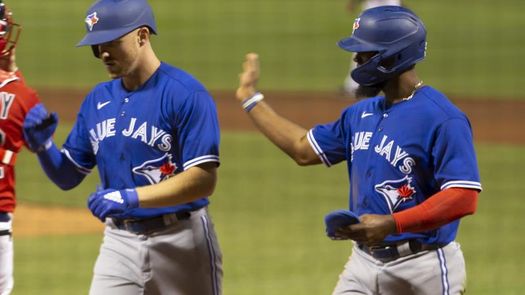 10-3. Hernández saca la pelota del campo dos veces contra los Mets