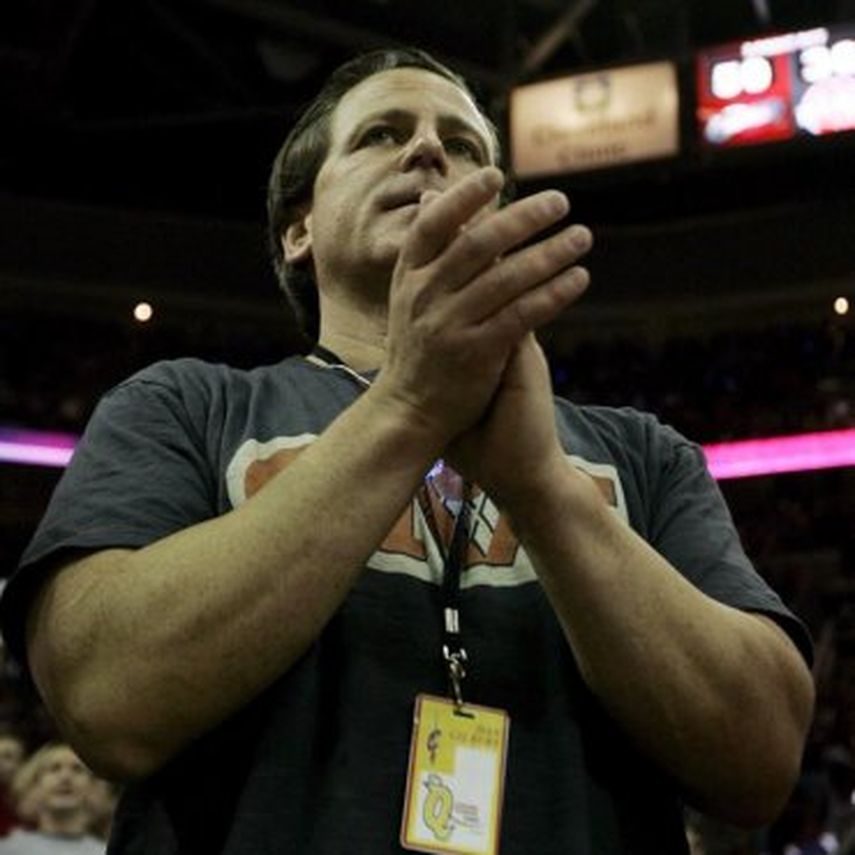 Dan Gilbert deja a los Cavaliers en crisis y riesgo de perder a James