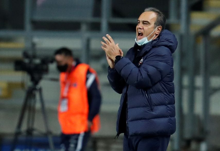 A 28 días del debut, Chile aguarda la vuelta de Vidal y busca nuevos talentos