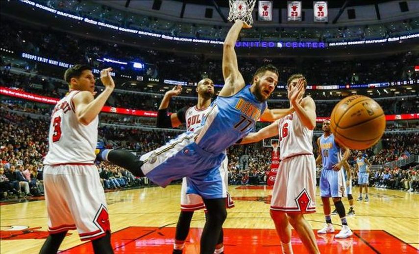 Pau Gasol recupera su mejor forma; se lesionó Mirotic y ganó Calderón