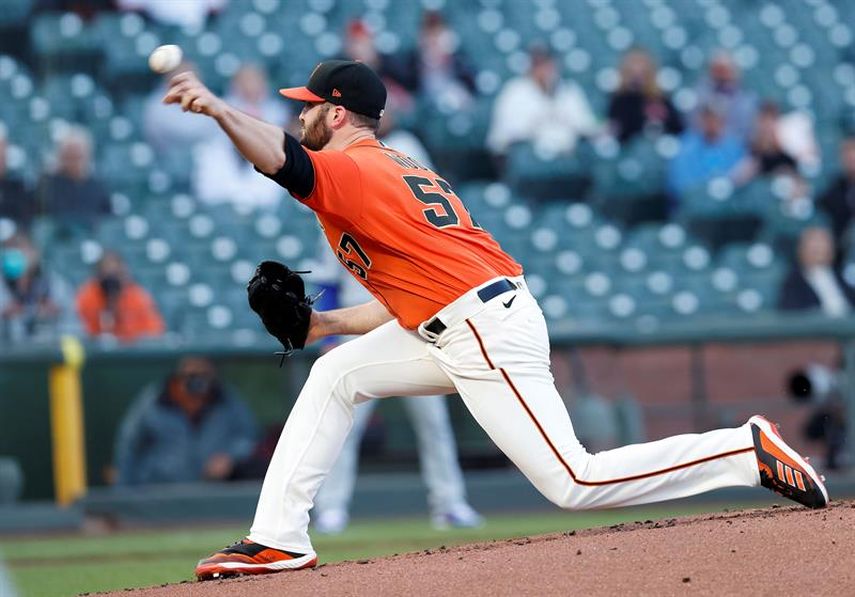 2-1. Bauer lanza sólido y supera a los Gigantes