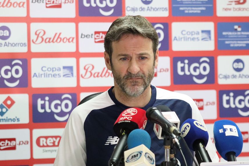 Thomas Christiansen en conferencia de prensa previo al partido ante Honduras