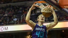104-84. Zeller reivindica su liderato en el juego interior y ganan los Hornets