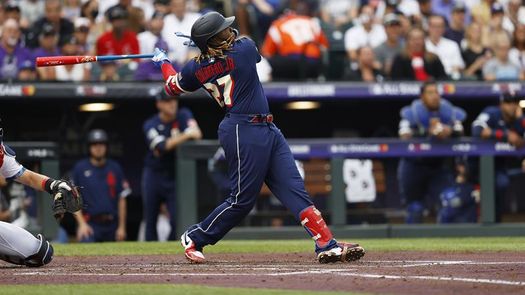 9-8. El dominicano Vladimir Guerrero Jr. conecta su jonrón 35 de la temporada