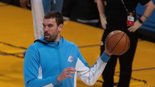 Los Lakers se deshacen de los Thunder y amplían su paseo triunfal a domicilio